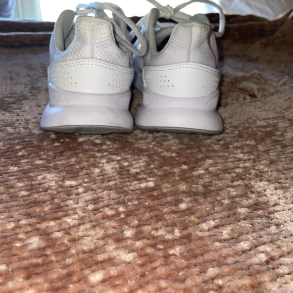 Youth boys Adidas - Like New - Picture 6 of 10